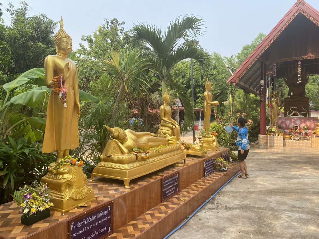 Statues (Mon Tue Wed Wed)